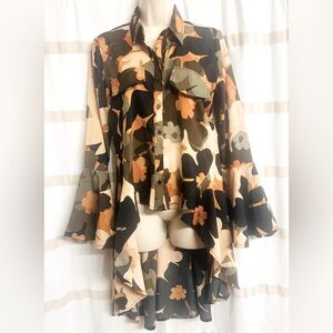Truth Sun Flowers Flared 3/4 Sleeves, Flare Asymmetrical bottoms Blouse M
